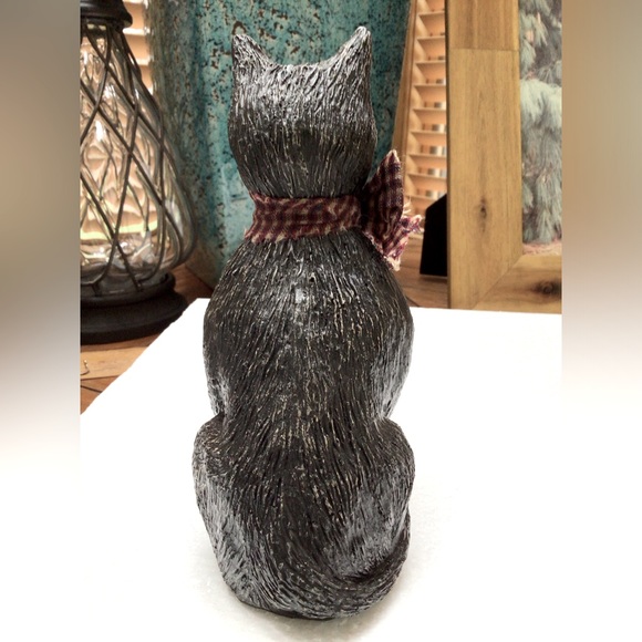Distressed tuxedo cat figurine with rag collar. EUC. - Picture 4 of 5